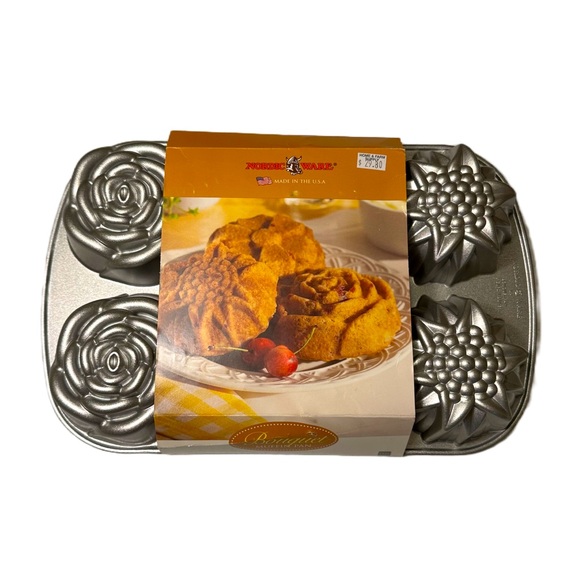 Nordic Ware Other - Nordic Ware Bouquet Muffin Pan NWT